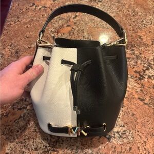 NWOT Michael Kors Bucket bag and wallet set
